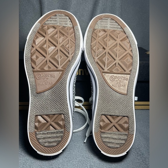 Women’s Converse All Star.  Size 7 - Picture 5 of 6